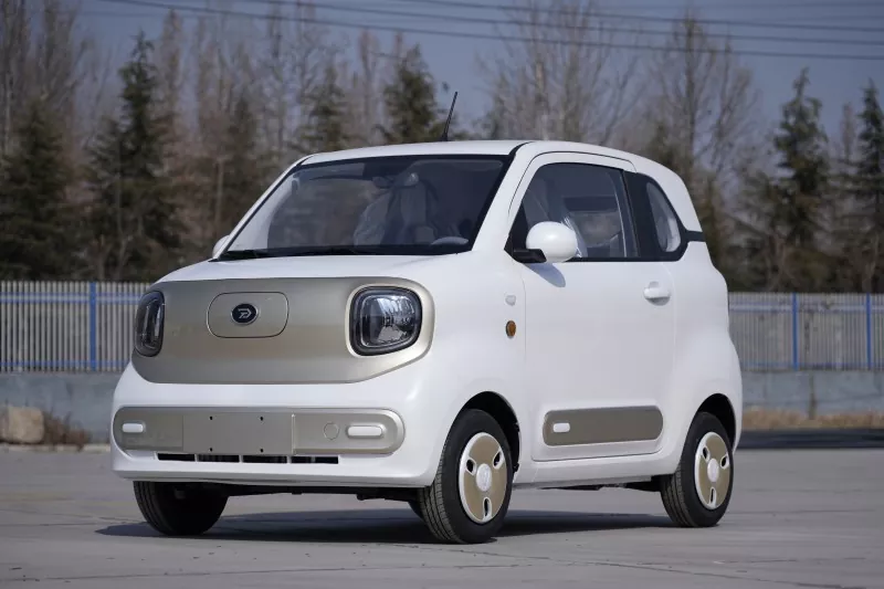 O que torna o minicarro elétrico EEC COC uma escolha inteligente e elegante para deslocamento urbano?